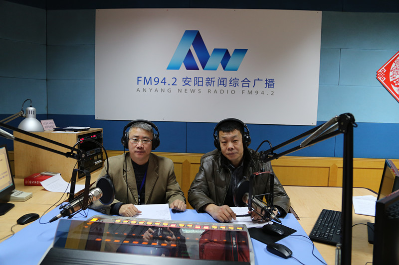 益和熱力公司董事長、總經(jīng)理?xiàng)钣婪逶谖沂芯W(wǎng)上市民之家與廣大用戶群眾及網(wǎng)友進(jìn)行了在線交流溝通